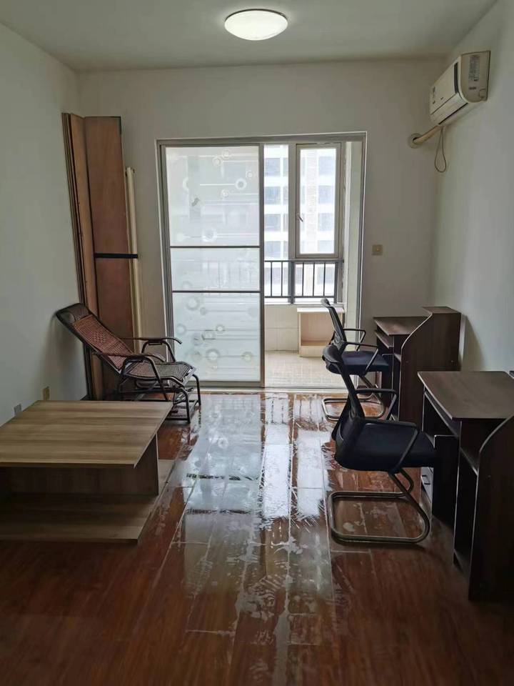 怡海星城法拍房二期107棟、111棟1025房（雙學(xué)區(qū)）