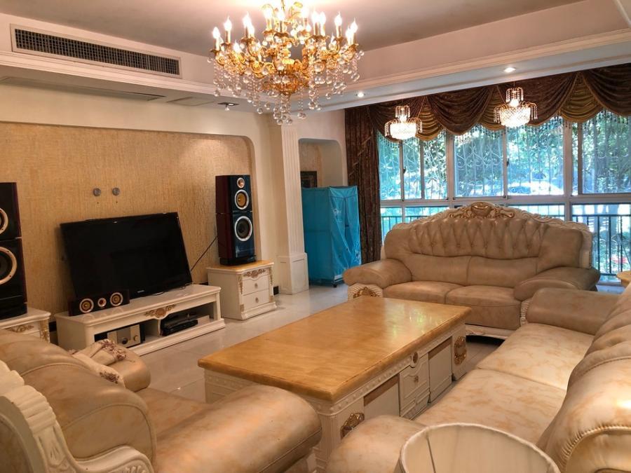 九峰小區(qū)法拍房二區(qū)10棟104房(包含中央空調及家具電器)、10幢6#A-23號車位及四區(qū)19幢19-16號雜屋