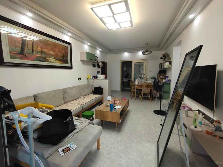 麓谷小鎮(zhèn)（樂谷園）法拍房4棟1806號及房屋內(nèi)的家具、家電及其它附屬物品等財產(chǎn)