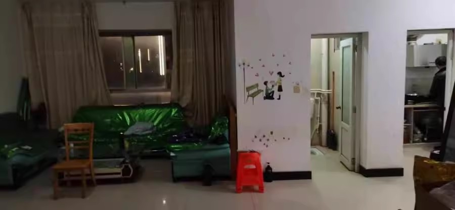 中南汽車(chē)世界Q小區(qū)法拍房Q07、Q08棟0607號(hào)