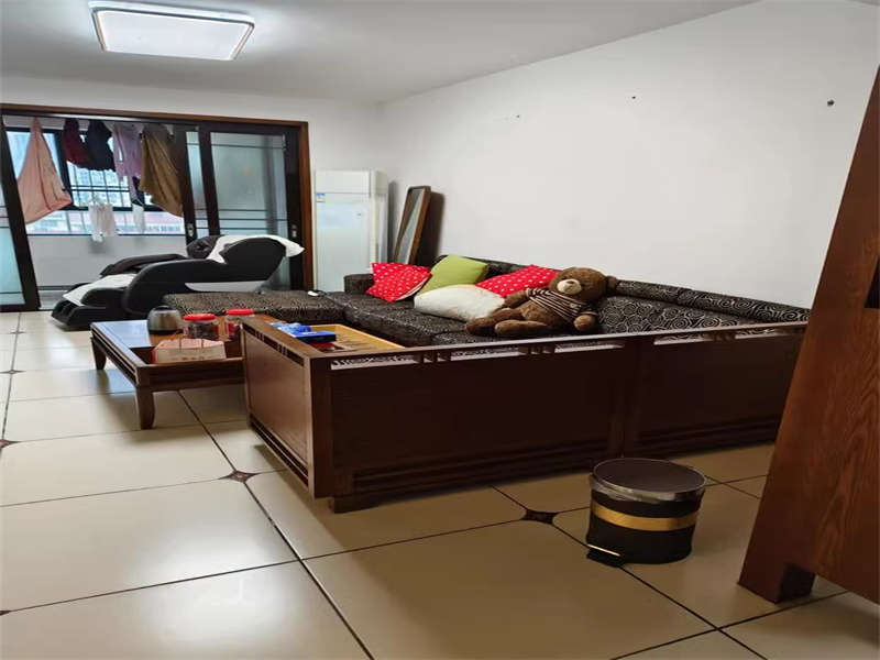 同發(fā)南國新城法拍房A、B、C、D棟1316號房產及室內家具家電