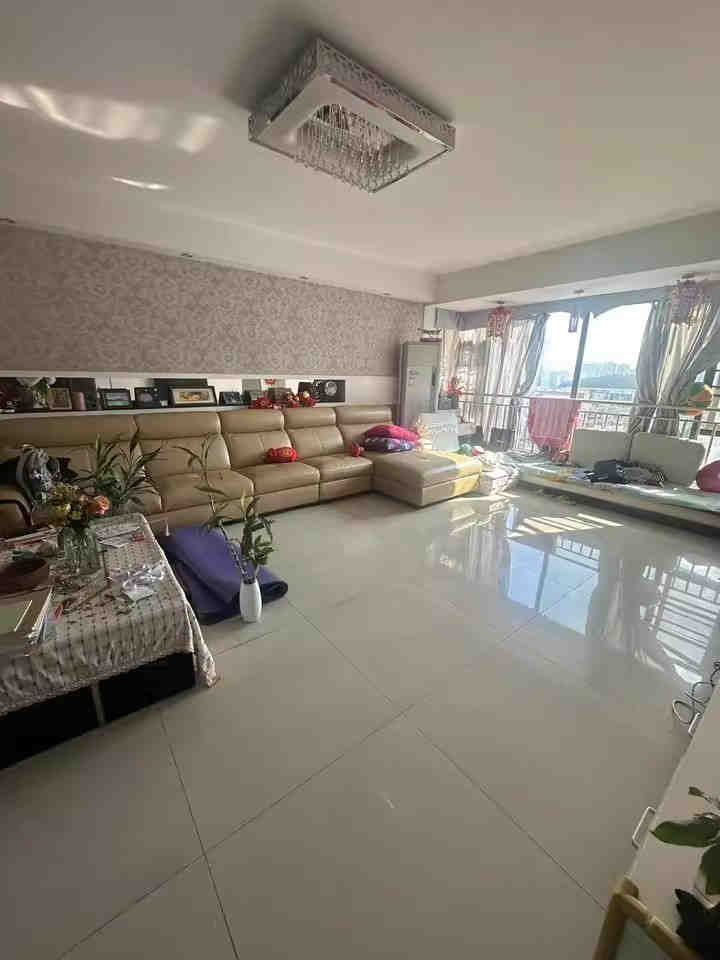 卓越蔚藍(lán)海岸（蔚藍(lán)小區(qū)）法拍房45、46、47棟906室