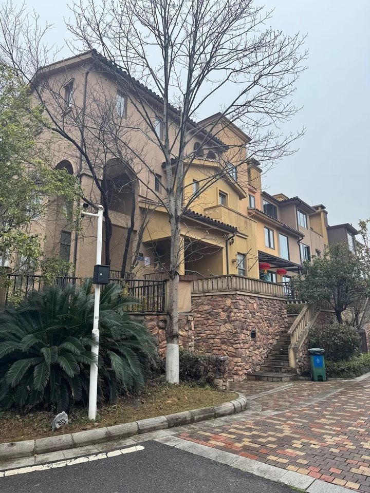 （便宜別墅）萬業(yè)巴厘島（萬業(yè)優(yōu)加城）法拍房23棟106室