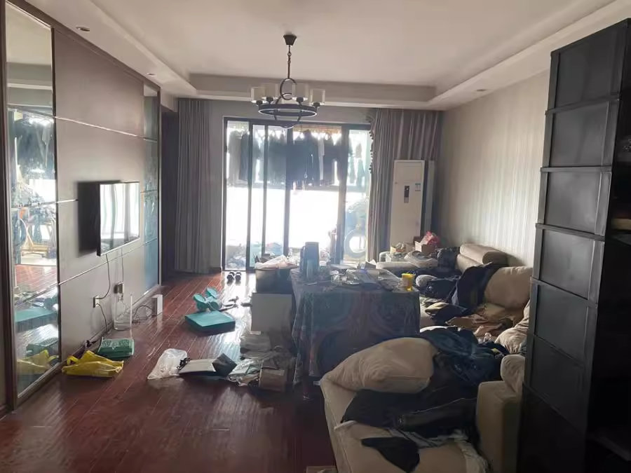 （便宜地鐵三房）萬(wàn)科城法拍房1、2棟1606號(hào)房