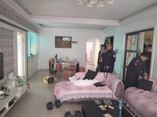 （江景 雙學(xué)位）湘江世紀(jì)城攬江苑法拍房8棟1304房產(chǎn)及-10275號(hào)車位