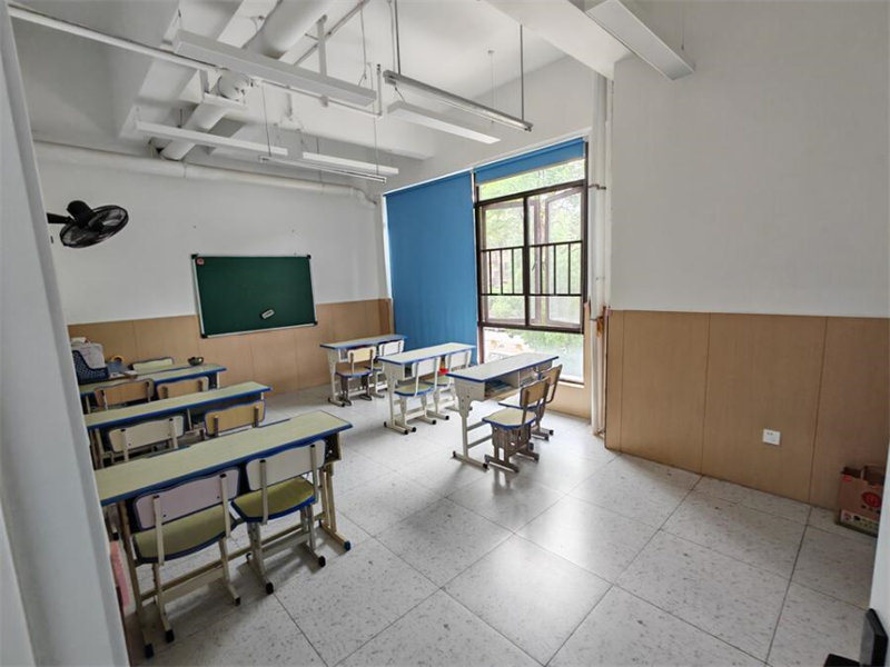 （年租金64000，14年回本）中航城法拍房2-20棟-215號商業(yè)房產(chǎn)