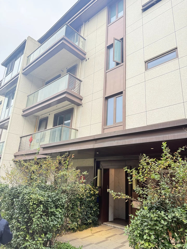 （6.5折 上疊別墅 雙學位）綠地麓湖郡（麓湖山居）法拍房V-28棟302室