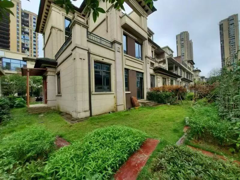 （別墅）龍湖湘風原著A2區(qū)法拍房53棟105室